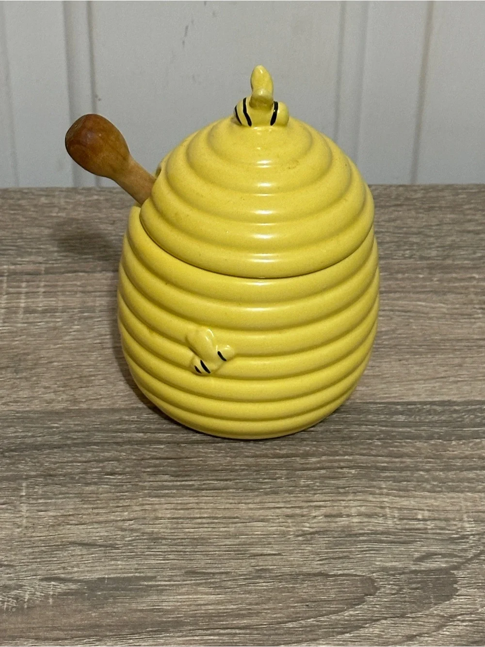 Harry & David Honey Pot Jar Bumble Bees Hive Ceramic w/ Wood Honey Dipper Yellow